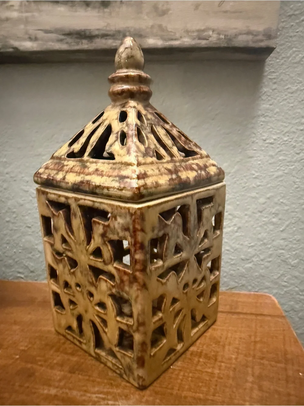Pacific Rim Ceramic Lattice Lantern Candle Holder (Pattern 4009-B)